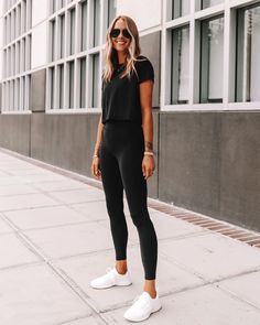 Black Sporty Outfit, Black Leggings Outfit Casual, Black Athletic Outfit, Outfits With Black Leggings, Fabric Guide, Look Legging, Estilo Fitness, Black Leggings Outfit, Favorite Leggings