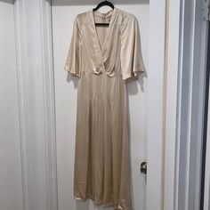 New With Tags. Never Worn. Super Long And Clips At Front. I Would Say It Runs More As A Small. Material Is Rayon Fabric. Comment If You Have Any Questions! Measurements: Bust= 36 In. Waist= 35 In. Hip= 42 In. Flare= 90 In. Top To Hem= 125 In. Waist To Hem= 87 In. Black Flowy Dress, Peach Maxi Dresses, Silky Maxi Dress, Cream Maxi Dress, Pink Floral Maxi Dress, Silky Shirt, Ribbed Maxi Dress, Ribbed Sweater Dress, Dress H&m