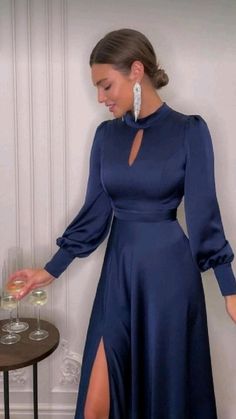 Silk Dress With Long Sleeves, Elegant Dresses For Women Over 50 Classy, Dinner Dress Evening, Front Split Dress, Women's Evening Dresses, Dinner Dress, Dress Satin, Looks Chic, Slim Dresses