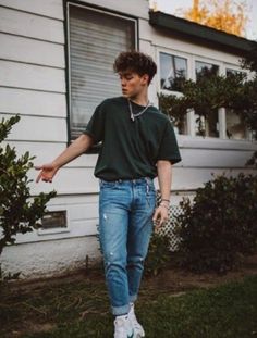 Vans Outfits, Magic Fox, Guys Style, Character Styles, Pose Model, Queer Eye, 90s Fashion Men, Zach Herron, Paris Mode