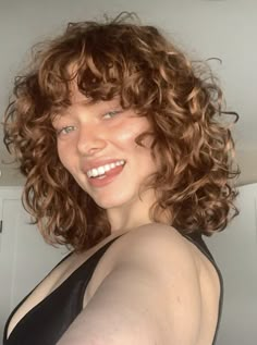 Curly Hair Above Shoulders, Short Loose Perm, 2c Haircuts Medium, 2b Haircut Short, Wavy Hair Ginger, Short Curly Shag Hairstyles, Bangs For Wavy Curly Hair, Curly Hair Bob With Bangs, Short Curly Ginger Hair