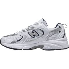 New Balance sneakersModell: 530Abzorb® - holdbar og avfjærende støtdempingPustende meshoverdelSyntetiske forsterkningerLukking med snøreLøs og lett polstret tungeLett støttende hælkappePolstring over fotbladetMyk og avtagbar innersåleRillet yttersåle i gummiLogografikkVekt: 270 g (Størrelse 40) Nb Sneakers, Campus Adidas, Sneaker New Balance, Retro Running Shoes, New Balance White, Zapatillas New Balance, Dad Sneakers, Trainers Fashion, Running Fashion