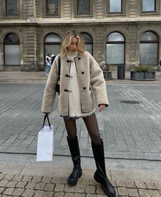 Copenhagen Fits, Fashion Inspo 2023, Mum Outfits, Uni Vibes, Barcelona Outfits, Madrid Outfits, December Outfits