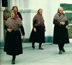 Galway Shawl, Historical Irish Clothing, Irish Fashion Women, Knitting History, David Shaw, Irish Knitwear, European Costumes