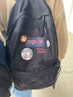 Spiderman Backpack Aesthetic, Jansport Backpacks Aesthetic Pins, Bookbags Aesthetic, School Bags Aesthetic, Jansport Backpacks Aesthetic, Bookbag Aesthetic, Bags Grunge