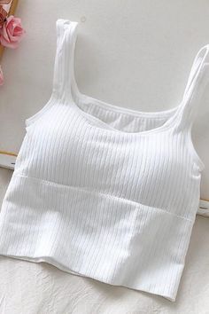 Ribbed knit crop top. Crop Top And Sweatpants, Trendy Summer Fits, Beach Crop Tops, Summer Crop Top, Crop Top Women, Tank Top Straps, Fashion Design Dress, Seamless Sports Bra, Summer Crop Tops