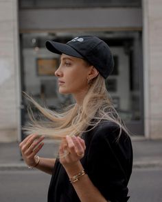 VIDIÉ (@thevidie) • Instagram photos and videos Fashion Cap, Baseball Cap, Baseball Hats, Photo And Video, Instagram Photo, How To Wear, Instagram