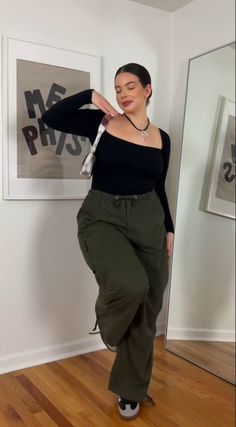 Outfits With Cargo Pants Plus Size, Baddie Outfits Casual Midsize, Zara Mid Size Outfit, College Going Out Outfits Plus Size, Plus Size Fall Fashion 90s, New York Aesthetic Outfits Plus Size, Square Pants Outfit Plus Size, Mid Size Inspo Outfits, Spring Outfits With Heels