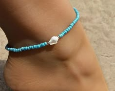 Cute Beach Outfits For Women, Beach Waves Hairstyle, Shell Accessories, Turquoise Anklet, Cute Beach Outfits, Seashell Bracelet, Beach Wedding Jewelry, Jewelry Anklets, Anklets For Women