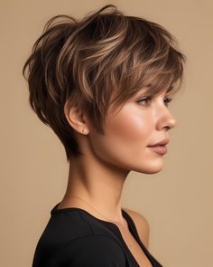 Chic Short Hair Classy, Hairstyles For Fat Faces, Short Sassy Haircuts, Chic Short Hair, Hairstyle Trends, Edgy Short Hair, Short Layered Haircuts, Fresh Hair, Wavy Curly Hair