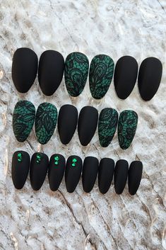 Your order will contain a full set of press on nails (unless you're providing your nail sizes for custom sizing) with a combination of green nails with black lce, black nails and black nails with green rhinestones. Nails With Green Rhinestones, Black Nails With Green, Nails With Green, Green Press On Nails, Nails With Black, Matte Black Nails, Lace Nails, Nail Sizes, Nail Shapes