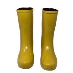 Roma Women's Emma Mid Rain Boots Imported Rubber Sole Shaft Measures Approximately Mid-Calf From Arch Natural Rubber Removable Insole Fully Waterproof New W/ Box Color: Yellow Features: Boots Size: Womens 9 Condition: New With Box New W/ Box Yellow Insulated Boots With Round Toe, Yellow Insulated Round Toe Boots, Yellow Boots With Round Toe Medium Width, Yellow Boots With Round Toe And Medium Width, Yellow Medium Width Boots With Round Toe, Floral Rain Boots, Red Rain Boots, Rain Boots Women, Short Rain Boots