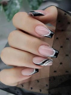 Multicolore  Collar   Blocs de couleur Ongles de couleur Embellished Nagel Tips, Colorful Nails, Smink Inspiration, Her Nails, Silver Nails, Artificial Nails