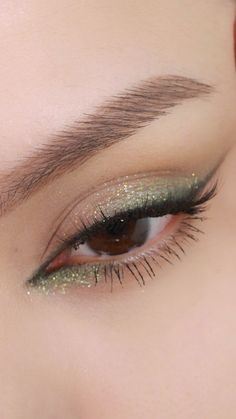 Hoco Green Makeup, Green Makeup Inspo Aesthetic, Green Homecoming Makeup Looks, Tinkerbell Makeup Look, Cute Makeup For Hoco, Natural Quince Makeup Looks Green, Enchanted Forest Homecoming Makeup, Makeup Inspo For Green Dress, Homecoming Makeup Green Dress