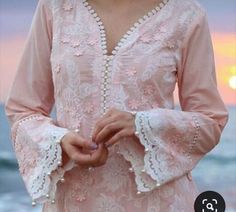 Suit Neck Designs, Kurti Sleeves Design, Lace Suit, Lace Dress Design, Simple Kurta Designs, Neck Designs For Suits, Kurta Neck Design, Salwar Kamiz, Cotton Kurti Designs