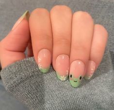 Cute nail art with green frog and floral design, showcasing fun ideas for your next nail appointment. Springtime Nails, Anime Nails, Her Nails, Cute Gel Nails, Soft Nails, Kawaii Nails, Short Acrylic Nails Designs, Funky Nails