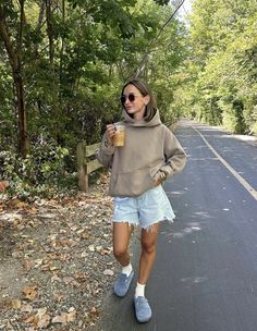 Carrie Bankston Outfits, 2025 Summer Fashion, Caroline Bankston, Warm Fall Day Outfit, Fall Day Outfit, Fashionably Late, Fall Day, Day Outfit, Girls Dream