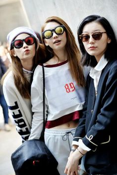 Streetstyle: Jung Hoyeon, Kim Jinkyung and Choi Junyoung Seoul Fashion Week F/W 2014 shot by Choi Seung Jum Natalie Clifford Barney, Korea Street, Seoul Fashion Week, Seoul Fashion, K Fashion, Asian Street Style, Winter Leggings, Ulzzang Fashion, Korean Model