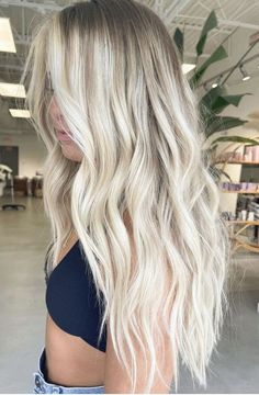 Root Melt Blonde With Money Piece, Balayage Inspiration, Long Blonde Hair Cuts, Ice Blonde Hair, Perfect Blonde Hair, Crystal Hair Clip, Summer Blonde Hair, Hair Blond, Dyed Blonde Hair