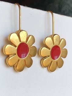 Beautiful intact earrings from the 1970s that are in a floral shape of a daisy or flower. Orange enameled center and the rest is gold plated brass including the ear hooks. Never worn. Earrings 1 inch long Comes in recycled Gift Box Carbon Neutral Shipping Ultra Lightweight Hypoallergenic Vintage 70s Vintage Daisy Earrings / 1970s Vintage Flower Earrings / Enameled Brass Flower Earrings / Spring Flower Jewelry 70s Recycled Earrings, Wire Wrapped Crystal Pendant, Vintage Daisy, Red Heart Earrings, Daisy Earrings, Earrings Flower, Green Gifts, Flower Jewelry, 70s Vintage