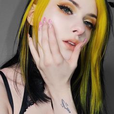 Yellow Hair Ideas, Yellow Hair Dye, Egirl Hair, Yellow Hair Color, Gf Memes, Black Hair Aesthetic, Dyed Hair Pastel, Shaved Side Hairstyles