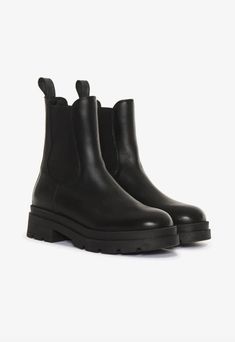 Justine Boots - house of lolo Black Chelsea Boots, Karen Walker, Anine Bing, العناية بالشعر, Favorite Jeans, Cow Leather, Rubber Rain Boots, Wardrobe Essentials, Gold Hardware