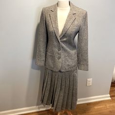 My Husband’s Grandmother Worked At Pendleton In The 70s And 80s. This Has Been Impeccably Maintained And Is Single Owner. No Tears Or Stains. Vintage Size 8 Petite. Grey Wool Tweed. Pleated Shirt Waist 26” Hips 39” Bust 36” Classic Tailored Wool Skirt Suit, Classic Tweed Skirt Suit For Office, Classic Tweed Skirt Suit With Long Sleeve Jacket, Classic Long Sleeve Tweed Skirt Suit, Pleated Fitted Skirt Suit For Fall, Fitted Pleated Skirt Suit For Fall, Classic Wool Skirt Suit For Winter, Vintage Tweed Skirt Suit For Formal Occasions, Classic Tweed Skirt Suit For Fall