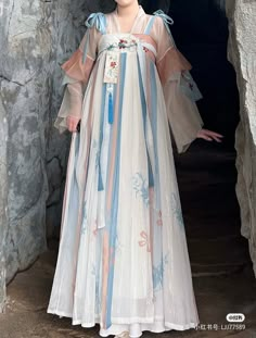 hanfu gallery Hanfu Gallery, Hanfu Aesthetic, Kimono Reference, Spiritual Outfits, Hanfu Fashion, Decades Fashion, Hanfu Girl, Ancient Dress, Ancient Chinese Dress