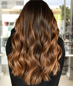 Explore 30 beautiful balayage ideas for brunettes featuring rich chocolate brown shades #ChocolateBrownBalayage #BrunetteHair #BalayageInspo #RichHairColors #ChicBrunetteStyles #HairTransformation #ElegantHair #HairColorTrends #BrunetteBeauty #BalayageGoals Dark Honey Balayage, Caramel Balayage Brunettes, Caramel Balayage Brunette, Dark Caramel Balayage, Balayage Styles, Caramel Brown Hair, Subtle Balayage