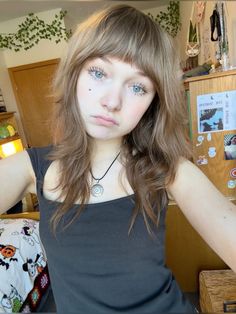 Hair Colors For Round Faces, Bangs Inspo, Modern Shag Haircut, Y2k Hairstyles, Bangs For Round Face, Light Blonde Hair, Hair Damage, Hair Inspiration Short, Dye My Hair