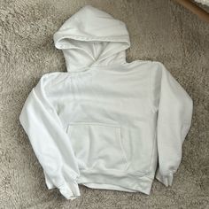 Brand New White Aritzia Hoodie That Fits Like A Xs. Aritzia Hoodie, Colorful Hoodies, White Hoodie, Color White, Womens Tops, Sweatshirts Hoodie, Brand New, Sweatshirts, Women Shopping