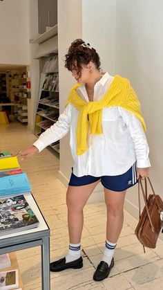 adidas short outfit, casual summer outfit, white shirt summer, pop of colour, pop of yellow, navy and yellow outfit, casual plus size, Francesca perks, francescaperks Adidas Short Outfits, Summer Curves Outfit, Navy And Yellow Outfits, Loafer Summer Outfit, Yellow Outfit Casual, Chicago Fashion Summer, Francesca Perks, Loafers Outfit Summer, Adidas Shorts Outfit