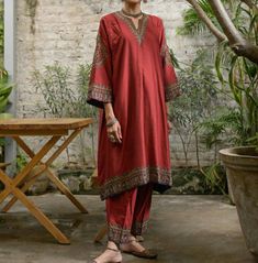 Heena Kochhar, Kurta Set For Women, Suit Pattern, Traditional Indian Outfits, Kurti Neck Designs, Kurta Designs Women, Pakistani Dress, Embroidery Suits Design, Boutique Dress Designs