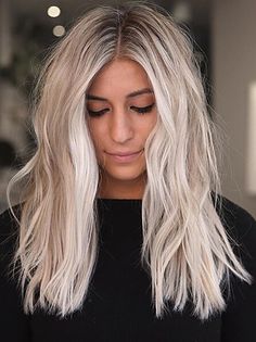 Very Light Blonde Highlights, Trendy Hair Color Ideas For Blondes, Haircolor Ideas Blonde, Refresh Blonde Hair, Blonde Hair Color Ideas For Spring, Spring Hair Color Ideas For Blondes, Vanilla Hair Color, Blonde Hair Color Ideas For Fall Winter