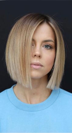 Blonde Bob Hairstyles, Stylish Short Hair, Corte Bob, Bob Hairstyles For Fine Hair, A Haircut, Round Face Haircuts, Facial Features, Round Faces, Bob Haircut