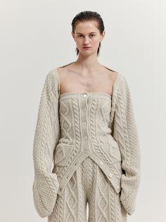 Chic Fitted Cable Knit Cardigan, Fitted Beige Cable Knit Top, Cable Knit Sweater Outfit, Cable Knitwear, Knit Bolero, Bolero Cardigan, How To Purl Knit, Knitwear Fashion, Cable Sweater