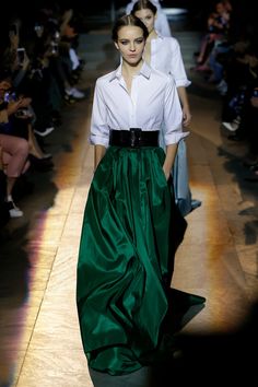 Caroline Herrera, Street Couture, Mode Prints, Paris Chic, Maxi Skirts, Fashion 2018, Fall Fashion Trends, Fall 2018