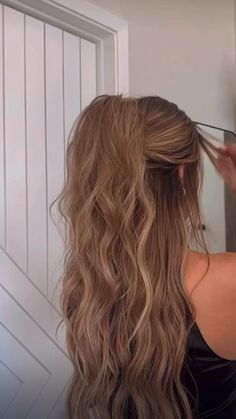 Cute Prom Hairstyles, Day Hairstyles, Formal Hairstyles For Long Hair, Simple Prom Hair, Curly Hair Videos, Ball Hairstyles, Hoco Hairstyles, Easy Hair Updos, Prom Hairstyles For Long Hair