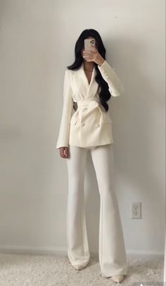 Interview Pant Suit Women, Manager Woman Aesthetic, Elegant Professional Outfits, Marketing Manager Outfit, Ceo Outfit Woman Boss Korean, Elagent Aesthetic Outfits, Outfit Ideas Elegant Chic, Woman Pant Suit, White Monochromatic Outfit