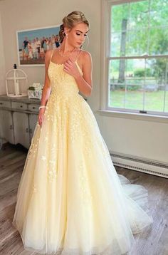 Prom Dress For Girls, Fitted Homecoming Dresses, Prom Dresses Yellow, Prom Girl Dresses, Tulle Evening Dress, Lace Ball Gowns, Wedding Dresses With Flowers, Lace Prom Dress, Beautiful Prom Dresses