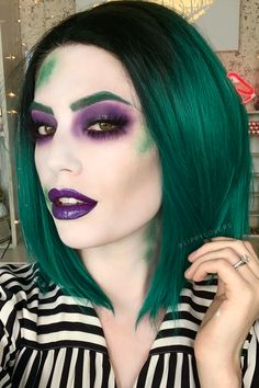 Female Beetlejuice Costume Makeup, Beatle Juice Costume Couples, Beatle Juice Make Up, Beetlejuice Cosplay Female, Green Hair Costume Ideas, Beetlejuice Eye Makeup, Beetle Juice Makeup Female, Beetlejuice Inspired Makeup, Glam Beetlejuice