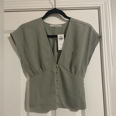 Pale Olive Green Abercrombie Blouse/Top. Size X-Small. Nwt! Chic Green Tops For Daywear, Fitted Sleeveless Blouse For Spring, Striped Off Shoulder Top, White Summer Tops, Women Lace Blouse, White Lace Shorts, Lace Short Sleeve Top, Abercrombie (women), Cozy Tops