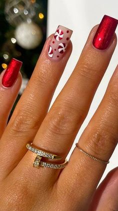 Stand out this holiday season with these Christmas Nails Unique ideas that are anything but ordinary! From classic Chistmas Nails to creative Gingerbread Nails Acrylic, we’ve got all the inspo you need. 🎅✨ Add a sweet twist with Gingerbread Nail Designs and Gingerbread Nail Art that’ll make your nails look good enough to eat! For a festive flair, try bold Red Nail Designs or mix it up with intricate Xmas Nail Designs. These Themed Nail Art ideas are sure to turn heads at every holiday party. ... Red Christmas Nail Designs Square, Christmas Themed Gel Nails, Red Nails Cristhmas, Christmas Short Square Nails, Red Nail Designs Christmas, Christmas Manicure Ideas For Short Nails, Cristhmas Nails, Red Plaid Nails, Gingerbread Nail Designs