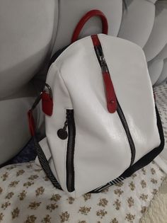 Casual White Leather Backpack For Back To School, Anti-theft Backpack Shoulder Bag For Daily Use, Casual Leather Backpack For On-the-go, Casual White Leather Backpack With Large Capacity, Casual White Leather Backpack Large Capacity, Anti-theft Backpack Shoulder Bag For On-the-go, Versatile Leather Shoulder Bag With Anti-theft Features, Casual Faux Leather Backpack For School, Casual Faux Leather School Backpack