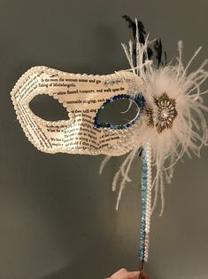 Easy Masquerade Mask, Masquerade Fashion, Homemade Masquerade Mask, Masquerade Masks Diy, 1920s Masquerade, Mascarade Mask Ideas, Diy Mask For Masquerade Ball, Mask Decorating Ideas, Handmade Artistic Masquerade Mask For Costume Party