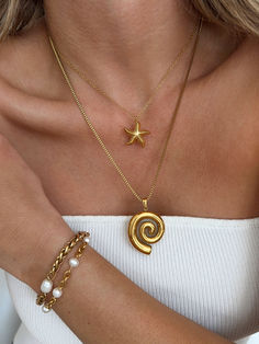 gold starfish necklace, gold swirl necklace, gold pearl bracelet Blonde Gold Jewelry, Necklace Inspo Gold, Funky Jewelry Gold, Beachy Gold Jewelry, Waterproof Gold Jewelry, Staple Jewelry Pieces, Chunky Necklace Stack, Colorful Gold Jewelry, Dream Jewelry Necklaces