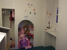 there is a stuffed animal in the corner of this child's room with toys