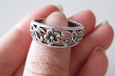 Sterling silver Vintage carved flower band ring, size 11 (see pictures) The weight is  3.9 g Size 11 Stamped 925 Please also check my other items on sale, thank you for looking! Flower Band, Unisex Watches, Birthday List, Vintage Turquoise, Turquoise Sterling Silver, Sterling Silber, Band Ring, Shopping List, Band Rings