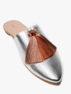 52+ Ideas heels low silver for 2019 #heels Shoes Closet, Fab Shoes, Pink Clay, Shoe Inspiration, Womens Shoes High Heels, Loeffler Randall, Gorgeous Shoes, Fabulous Shoes, Diy Shoes