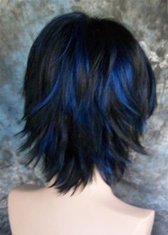 Blue highlights Highlighted Hairstyles, Black Hair With Blue Highlights, Blue And Black Hair, Blue Hair Highlights, Muka Lelaki, Blue Black Hair, Makijaż Smokey Eye, Hair Color Highlights, Hair Color Blue